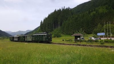 Einfahrt in die Haltestelle Stiegengraben Ybbstalerhütte
Schlüsselwörter: 2093 , 01