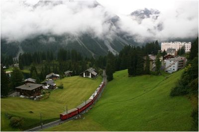 Ausfahrt eines Allegra aus dem Bahnhof Arosa 
Schlüsselwörter: allegra