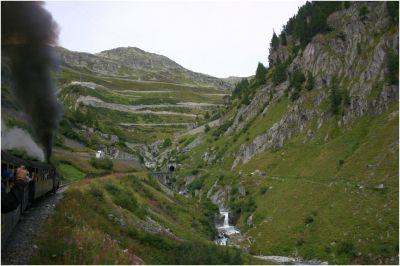 Bergfahrt zwischen Oberwald und Gletsch kurz vor dem Gletsch-Kehrtunnel
Schlüsselwörter: HG , 3/4 , 1 , furkahorn