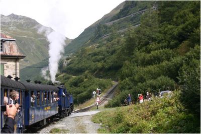 Ausfahrt aus dem Bahnhof Gletsch
Schlüsselwörter: Hg , 2/3 , 6 , weisshorn