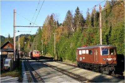 Hilfslok 1099.13 und die gerade einfahrenden 2095.10
Schlüsselwörter: 1099 , 13 , 2095 , 10