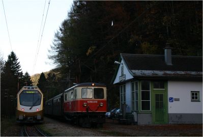 Einfahrt und Kreuzung mit einer Himmelstreppen-Probefahrt in Puchenstuben
Schlüsselwörter: 1099 , 16 , himmelstreppe