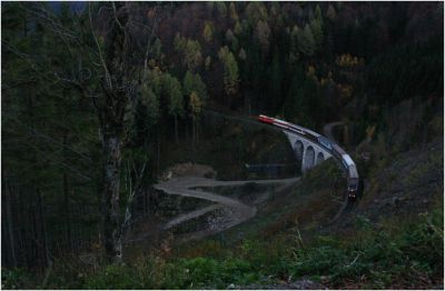 1099.13 fährt talwärts und wird in Kürze Puchenstuben erreichen
