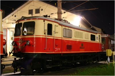 1099.002 abgestellt vor dem Heizhaus St.Pölten
Schlüsselwörter: 1099 , 002