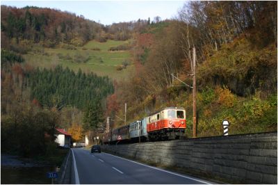 Ausfahrt aus Schwarzenbach a.d. Pielach
Schlüsselwörter: 1099 , 16