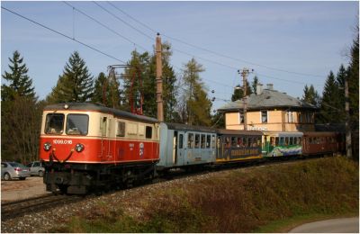 1099.016 bei der Ausfahrt aus Winterbach, mein letztes Foto am letzten offiziellen Einsatztag
Schlüsselwörter: 1099 , 016