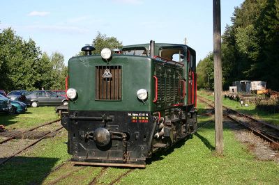 "Zukunft", Baujahr 1957, hergestellt von Krupp (ex Nr. 10 der Rheinischen Braunkohlen- und Brikettindustrie AG, Grube Eschweiler)
Schlüsselwörter: MME , Sauerland , Zukunft