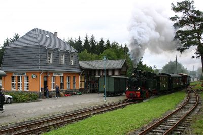 Unser Fotosonderzug bei der Einfahrt in den Bahnhof Hüinghausen.
Schlüsselwörter: MME , Sauerland , Bieberlies