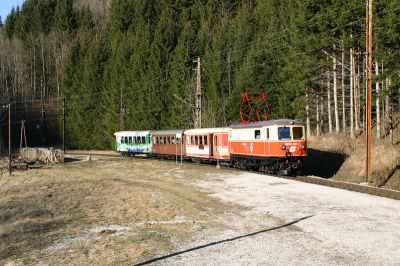 1099.011-7 in der Haltestelle Unter Buchberg.
Schlüsselwörter: 1099 , 011