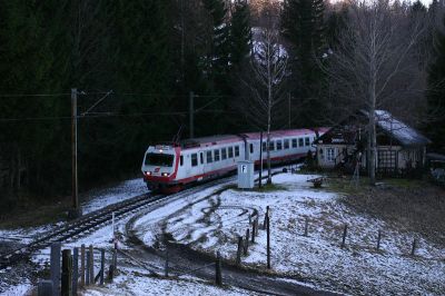 4090.001 und 4090.002 als "Turbogarnitur" in der ehem. Ausweiche Ober Buchberg.
Schlüsselwörter: 4090 , 001 , 002