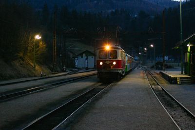 1099.02 im Bahnhof Laubenbachmühle.
Schlüsselwörter: 1099 , 002