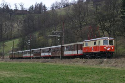 1099.011 kurz vor Kirchberg/Pielach.
Schlüsselwörter: 1099 , 011