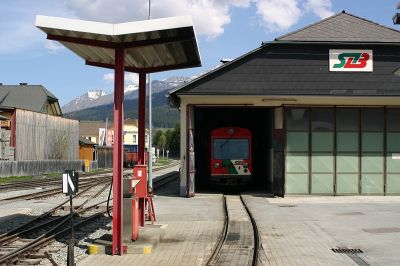 Tamsweg verfügt über eine Tankstelle sowie ein Hallengleis zur Abstellung der über Nacht hinterstellten Garnituren, der Rest der Halle dient dem Busverkehr.
Schlüsselwörter: VT