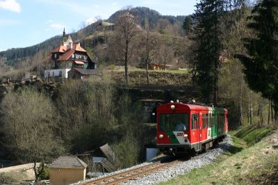 Triebwagengarnitur, nach Verlassen des Murauer Tunnel, nach Murau Sankt Leonhard.
Schlüsselwörter: Kaindorf , VT