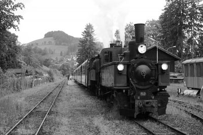 Gemeinsam mit der Yv.2 ging es von Waidhofen nach Waidhofen/Lokalbahn. Grund heirfür war der von der Yv.2 geführte Pendelzug anlässlich der Landesausstellung Feuer und Erde in Waidhofen.
Schlüsselwörter: Bh1 , Bh.1 , Yv2 , Yv.2