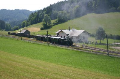 Kurzer Aufenthalt zum Wasserfassen in Pfaffenschlag.
Schlüsselwörter: 298 , 102 , U