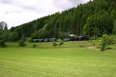 298.102 und Uv.1 am Weg nach Lunz am See, kurz vor der Bodingbachbrücke.
Schlüsselwörter: 298 , 102 , U , Uv.1