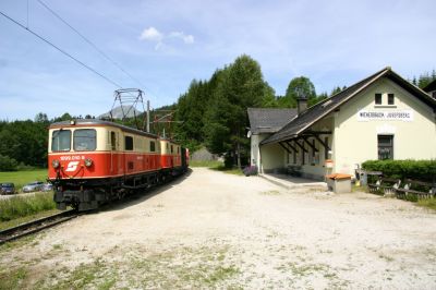 Einfahrt einer 1099 Doppeltration in Wienerbruck
Schlüsselwörter: 1099 , öbb ,