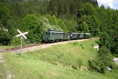 Bei der Einfahrt in die Haltestelle Holzapfel.
Schlüsselwörter: 2093 , 01