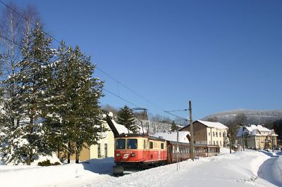 1099.013-3 in Wienerbruck/Josefsberg
1099.013-3 kehrt von Mariazell wieder zurück und hält soeben in Wienerbruck.

Schlüsselwörter: Mariazellerbahn , 1099 , Wienerbruck , Josefsberg