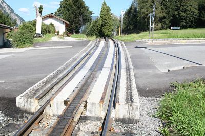 Recht aufwendig gestalten sich die Kreuzungen mit der Bundesstrasse.
