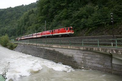 In der Nähe von Schwarzenbach/Pielach präsentieren sich uns nochmal 2095.006 und 2095.011.
Schlüsselwörter: 2095 , 006 , 011