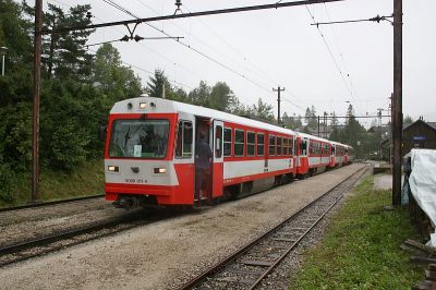 Die Pendelgarnitur Mitterbach - Mariazell bestand aus 5090.014, 015, 016 und 017.
Schlüsselwörter: 5090 , 014 , 015 , 016 , 017