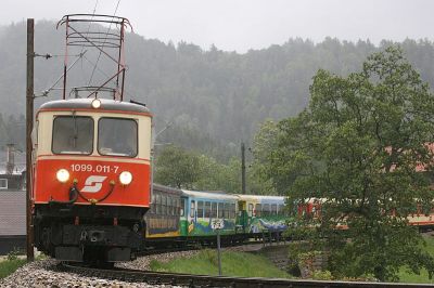 1099.004 und 1099.011 im Burgerbogen.
Schlüsselwörter: 1099 , 004 011