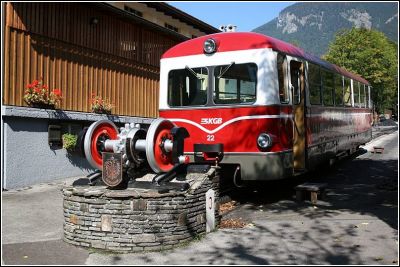 St.Wolfgang; Startpunkt eines herrlichen Ausfluges auf die Schafbergspitze!

Triebwagen 22, ehem. 5099.02, erwartet uns in St.Wolfgang. Wir wählen jedoch lieber den Wanderweg, wollen wir doch das herrliche Wetter für einige schöne Aufnahmen nutzen.
Schlüsselwörter: 22 , 5099 , 02