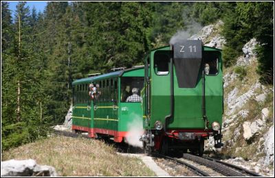 Manchmal schafft man es garnicht rechtzeitig zur nächsten Fotostelle, so häufig vekehren die Züge tal- und bergwärts.
Schlüsselwörter: Z11 , Z , 11