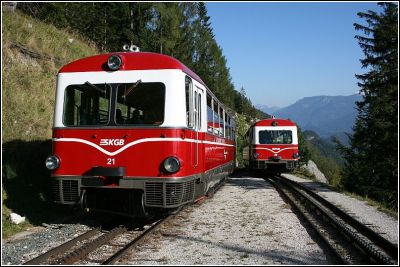 Treffen der beiden Triebwagen in der Kreuzungsstelle.
Schlüsselwörter: 21 , 22 , 5099 , 01 , 02