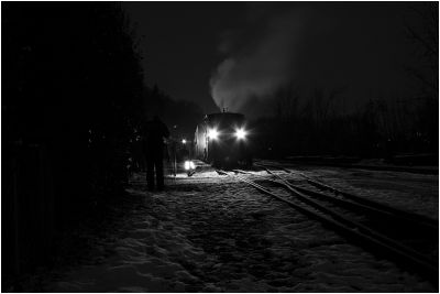 Bereits dunkel ist es als wir wieder in Steyr Lokalbahnhof ankommen.
Schlüsselwörter: 298 , 102