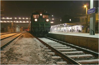 1670.25 zu Gast in Steyr mit einem Sonderzug.
Schlüsselwörter: 1670 , 25