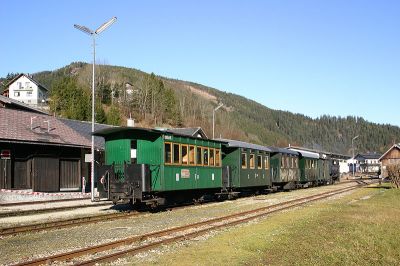 Uv.1 mit Zug bereit zur Abfahrt in Lunz/See.
Schlüsselwörter: Uv.1 , Uv , 2091 , Lunz , See