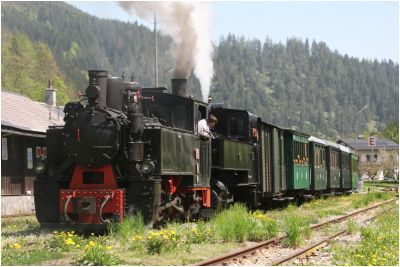 Angekommen in Lunz am See müssen die beiden Maschinen umgesetzt werden, Criscior 5 wird wieder an der Zugspitze hängen.
Schlüsselwörter: Uv.1 , Uv 1 , 298 , 205 , Criscior 5 , Resita