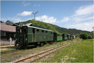 Wegen einer Reisegruppe kam an diesem Tag auch der AC68 ex ThB zum Einsatz.
Schlüsselwörter: 2093 , 01