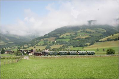 Zwischen Piesendorf Bad und Walchen, die 399.03 mit dem letzten ÖBB Dampfzug.
Schlüsselwörter: öbb , 399 , 03