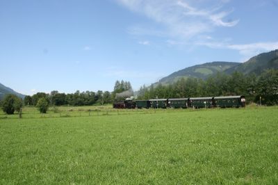 SLB Mh.3 mit dem Dampfzug nach der Ausfahrt aus dem Bahnhof Uttendorf-Stubachtal
Schlüsselwörter: öbb , 399 , 03 , slb , mh.3 , mh , 3