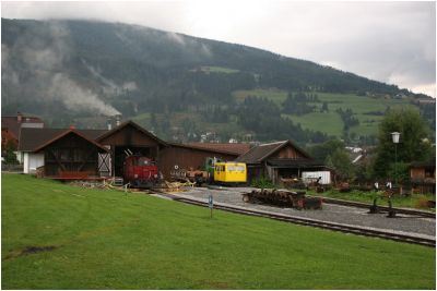 Das Heizhausgelände in Mauterndorf, links im Bild die neue Drehscheibe vor dem Heizhaus.
