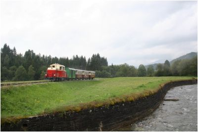 Die Fahrgäste haben den Zug beim Andlwirt verlassen nun wird bei Wölting an das andere Zugende umgesetzt.
Schlüsselwörter: 2091 , 03 , Club 760