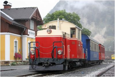 Zur Abfahrt bereit steht die 2091.03 mit ihren schönen Garnitur im Bahnhof Mauterndorf.
Schlüsselwörter: 2091 , 03 , Club 760