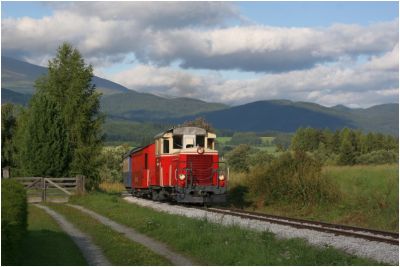 Der Sonderzug Mauterndorf - Murau und zurück bei Gröbendorf am Weg nach Mauterndorf.
Schlüsselwörter: 2091 , 03 , Club 760