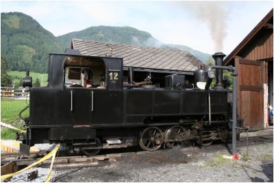 Die S12 vor dem Heizhaus in Mauterndorf.
Schlüsselwörter: S12 , SKGLB , Club 760