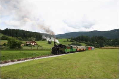 Zwischen St. Andrä-Wölting und Tamsweg befindet sich der Sperrschuh der die Taurachbahn von der Strecke der St.Lb. trennt, die am Vortag für den Dieselsonderzug benötigten Wagen werden zwecks Rückführung nach Murau bereitgestellt.
Schlüsselwörter: S12 , SKGLB , Club 760