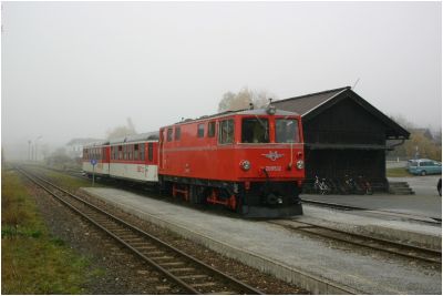 2095.12 in Uttendorf, wartend auf die Zugkreuzung
Schlüsselwörter: 2095 , 12