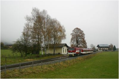 Der Planzug mit der Vs81 und Wendezug verlässt Fürth-Kaprun
Schlüsselwörter: 2096 , vs , 81