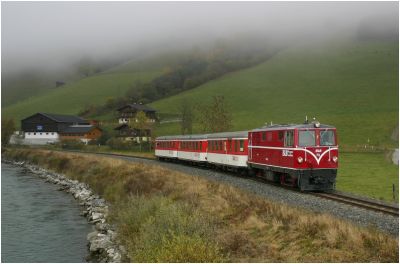 Vs 73 bei der Haltestelle Jesdorf-Bergfried, am Weg zurück nach Zell am See.
Schlüsselwörter: vs , 73