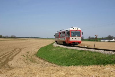 5090.016 inmitten von Äckern
5090.016 zwischen Heinreichsberg und Kilb.

Schlüsselwörter: Krumpe , 5090