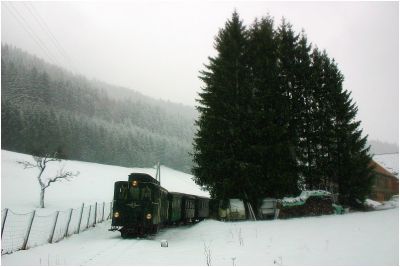 Niemand möchte bei diesem Wetter sich die Füße im Bahnhof Pfaffenschlag vertreten, daher geht es auch gleich wieder weiter!
Schlüsselwörter: 2093 , 01 , Pfaffenschlag , Winter