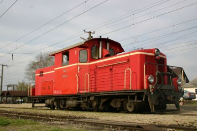 2091.11
2091.11 verblieb in Ober Grafendorf, währenddessen der Sonderzug weiter nach St.Pölten fuhr. Glück für die Fotografen, denn 2091.11 stand noch einige Zeit im Abendlicht.

Schlüsselwörter: Krumpe , Mariazellerbahn , 2091 , 11 , Ober Grafendorf